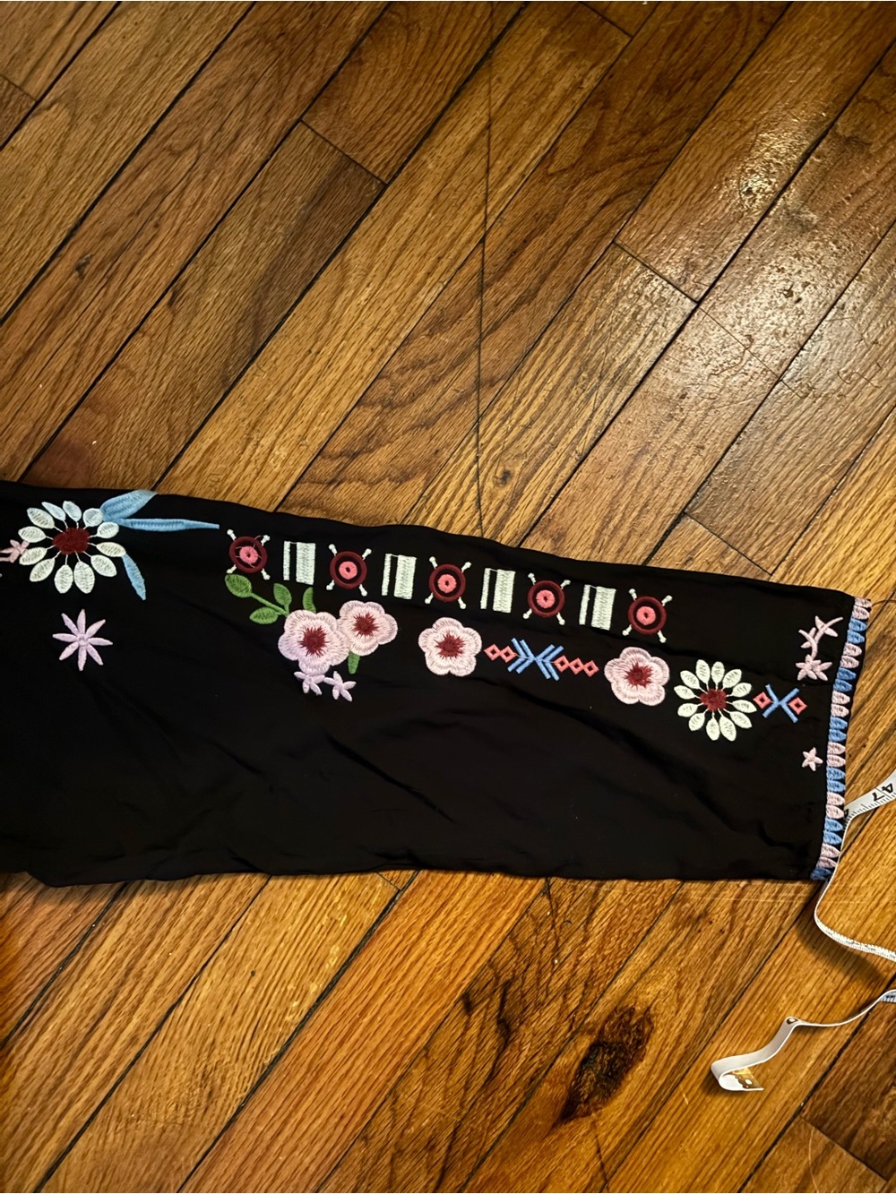 Black Floral Embroidered Women's Tunic with V-Neck - Picture 9 of 10